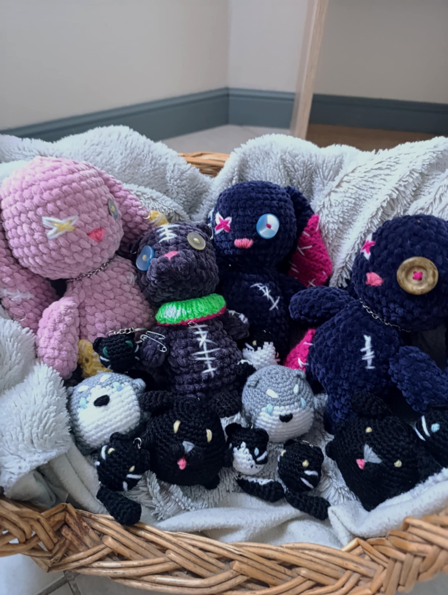 Collection Créatures de Crochet — peluches amigurumi gothiques et mignonnes faites main, Wolfsbane Studio