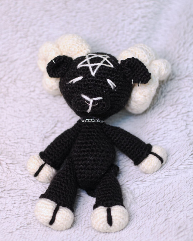 Peluche Grand Baphomet Amigurumi - Baphomet amigurumi decoration occulte witchcraft artisanal france