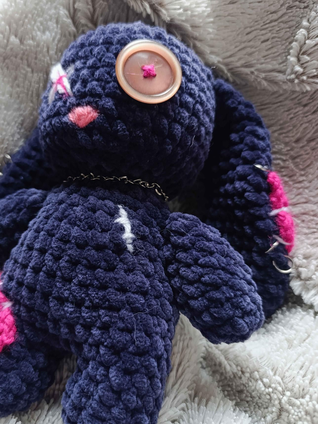 Lapin Grunge Amigurumi - Lapin grunge amigurumi crochet detail wolfsbane studio